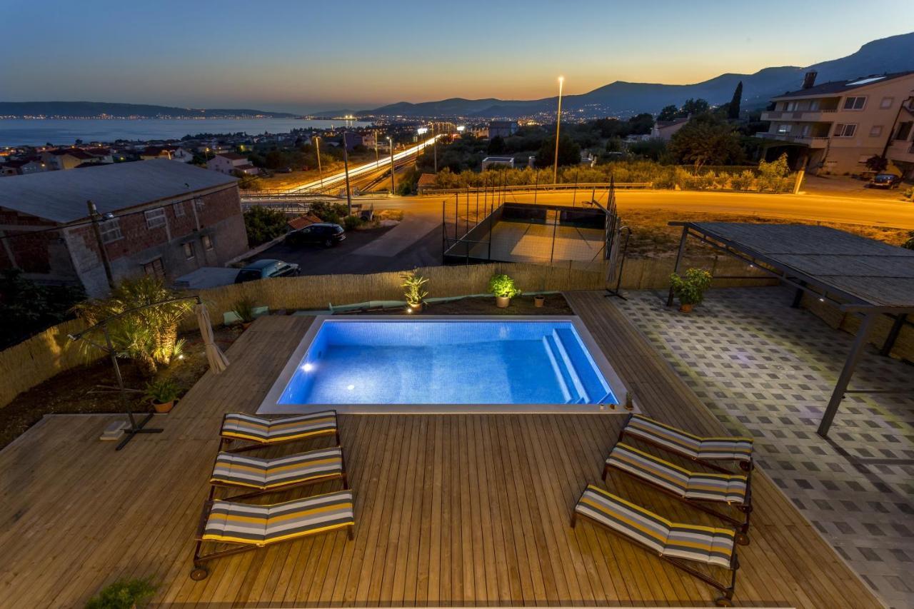 Family Friendly Apartments With A Swimming Pool Kastel Kambelovac, Kastela - 18117 Exterior foto