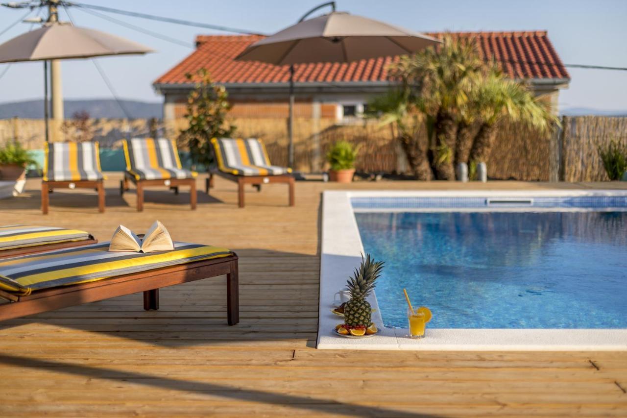 Family Friendly Apartments With A Swimming Pool Kastel Kambelovac, Kastela - 18117 Exterior foto